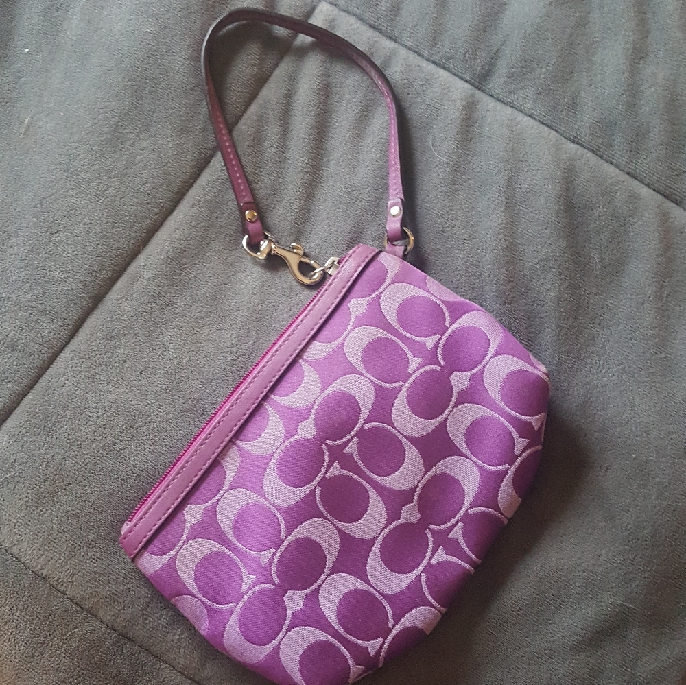Authentic COACH wristlet - Picture 5 of 11